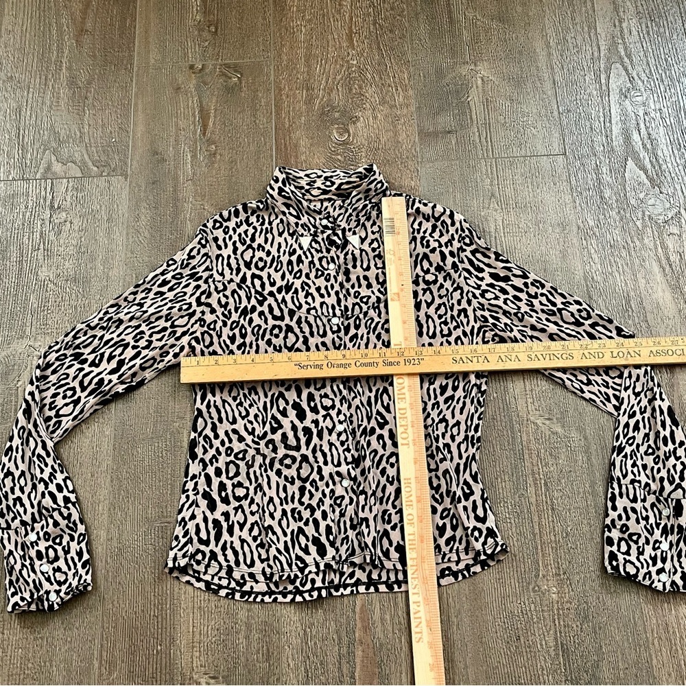 Leopard Print Button-Up Blouse - Picture 9 of 10